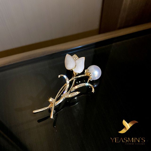 Silver Brooch- Yeasmin's Closet